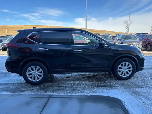 2018 Nissan Rogue S • Accident Free Carfax • One Owner - Photo 8