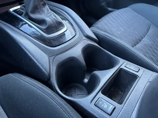 2018 Nissan Rogue S • Accident Free Carfax • One Owner - Photo 22