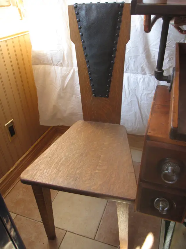 CUSTOM NEW HOME STEAMPUNK SEWING MACHINE DESK W/LIGHT & POWER - Photo 10