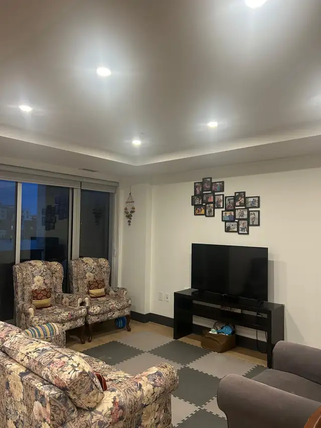 For Rent: Spacious 2 Bedrooms   Den   2 Full Washrooms - Photo 2