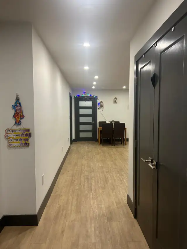 For Rent: Spacious 2 Bedrooms   Den   2 Full Washrooms - Photo 3