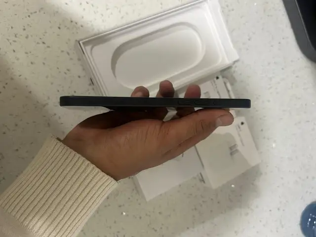 iPhone 16 plus 128gb Airpods Pkg/Delivery - Photo 2