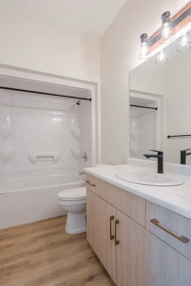 BEAUTIFUL, BRAND NEW 3 BEDROOM in GRUNTHAL! - Photo 2