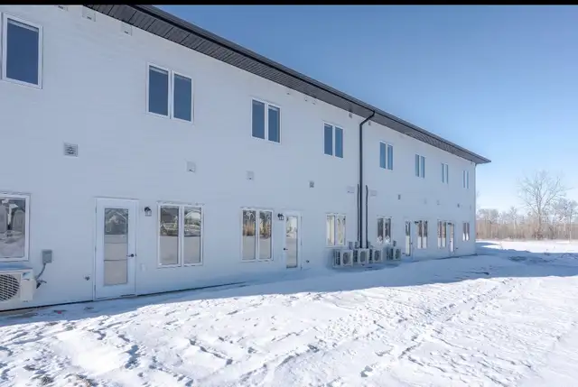 BEAUTIFUL, BRAND NEW 3 BEDROOM in GRUNTHAL! - Photo 8