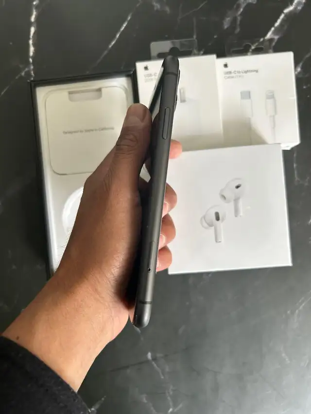 iPhone 11 256GB Unlocked - Excellent Condition! - Photo 4