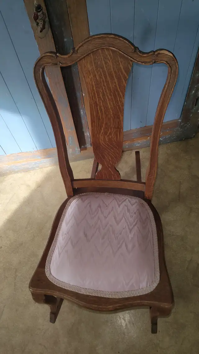 Childs walnut rocking chair early 1900s - Photo 4