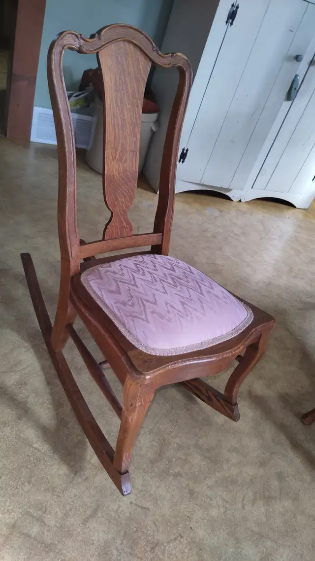 Childs walnut rocking chair early 1900s - Photo 7
