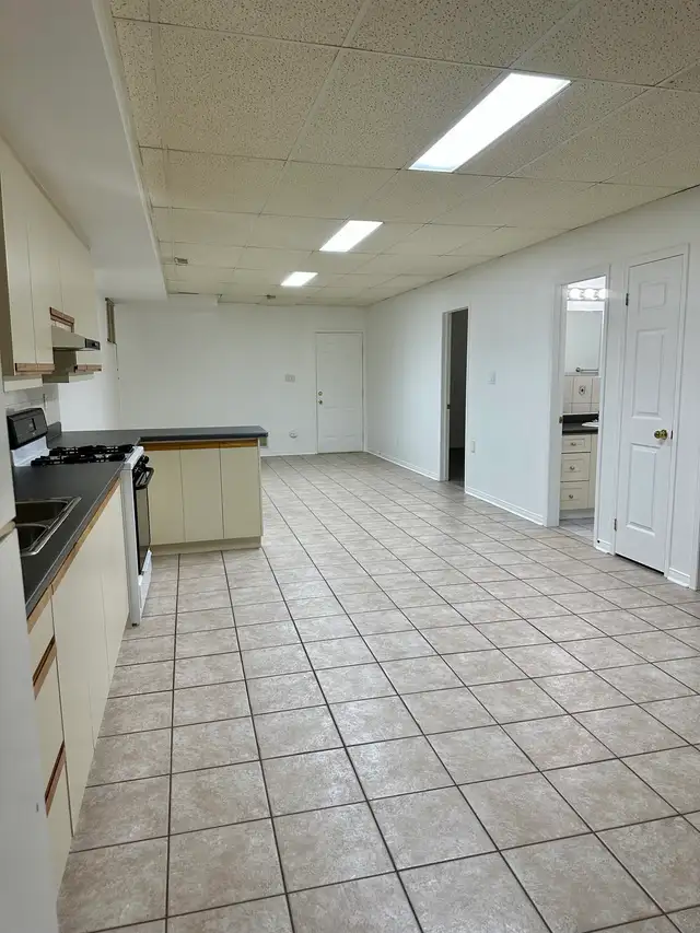 2 Bedroom Apartment – $2150 Utilities Incl – Dufferin/Eglinton - Photo 7