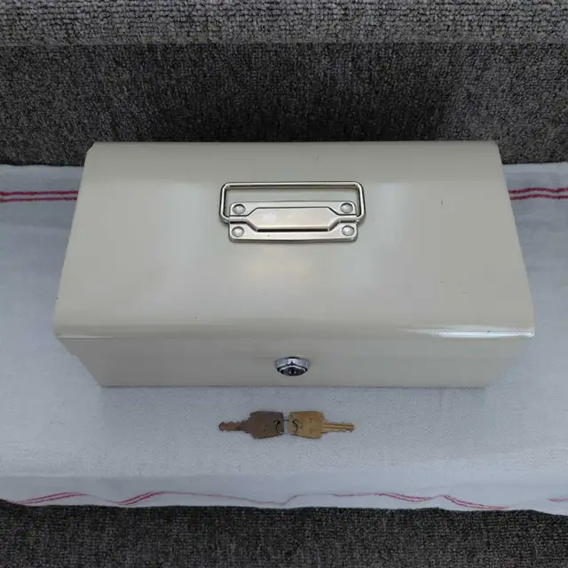 Coffret petite caisse vintage en métal avec 2 clés - Photo 4