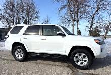 2017 Toyota 4Runner SR5 4WD 7 PASSENGER - WARRANTY INCLUDED