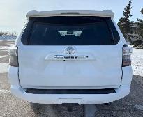 2017 Toyota 4Runner SR5 4WD 7 PASSENGER - WARRANTY INCLUDED - Photo 4