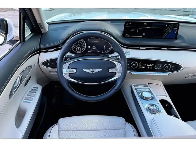 2025 Genesis GV70 2.5T Advanced | Vented Leather | Panoroof | AW - Photo 5