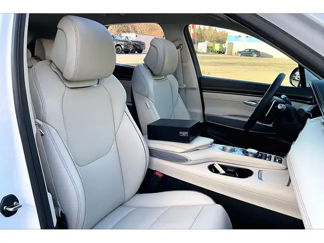 2025 Genesis GV70 2.5T Advanced | Vented Leather | Panoroof | AW - Photo 7