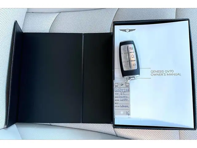 2025 Genesis GV70 2.5T Advanced | Vented Leather | Panoroof | AW - Photo 10