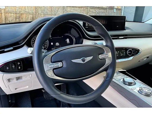 2025 Genesis GV70 2.5T Advanced | Vented Leather | Panoroof | AW - Photo 13