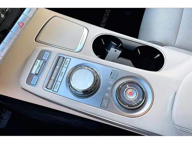 2025 Genesis GV70 2.5T Advanced | Vented Leather | Panoroof | AW - Photo 14