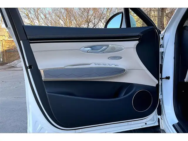 2025 Genesis GV70 2.5T Advanced | Vented Leather | Panoroof | AW - Photo 18