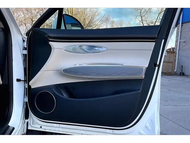 2025 Genesis GV70 2.5T Advanced | Vented Leather | Panoroof | AW - Photo 19