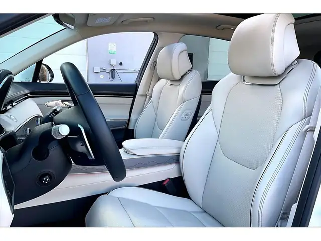 2025 Genesis GV70 2.5T Advanced | Vented Leather | Panoroof | AW - Photo 25