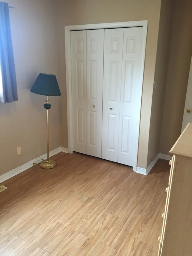 ORILLIA – Upper bedroom for rent for Motivated student - Photo 2