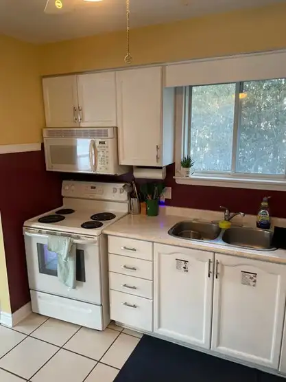 ORILLIA – Upper bedroom for rent for Motivated student - Photo 3