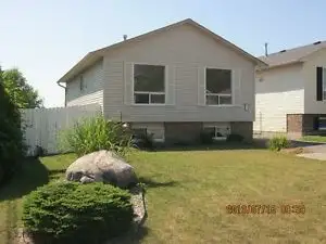 ORILLIA – Upper bedroom for rent for Motivated student - Photo 10