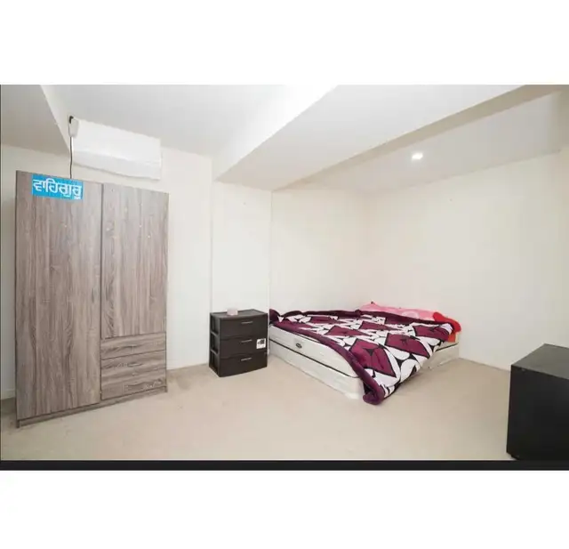 one bedroom Basement - Photo 2