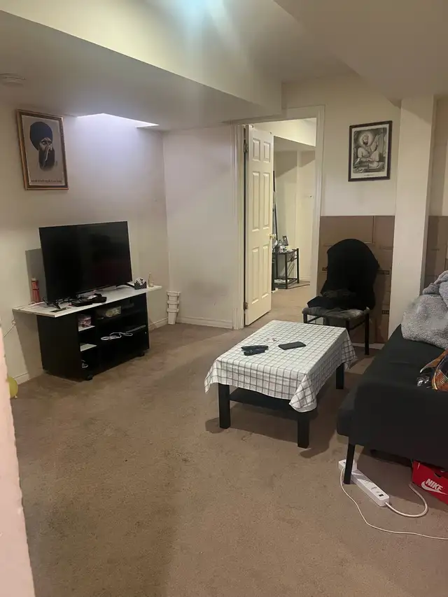 one bedroom Basement - Photo 4