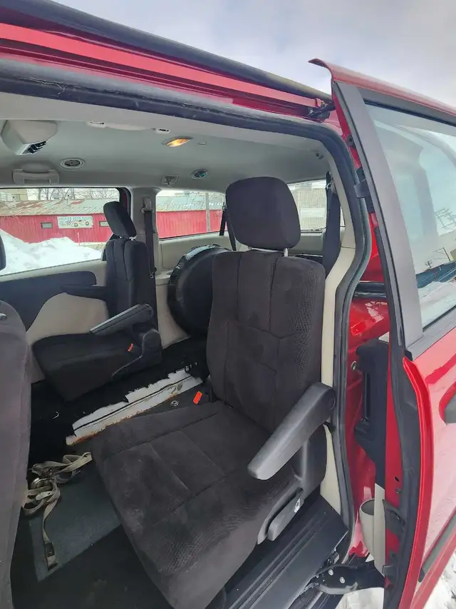 Wheelchair Accessible Grand Caravan - Photo 8