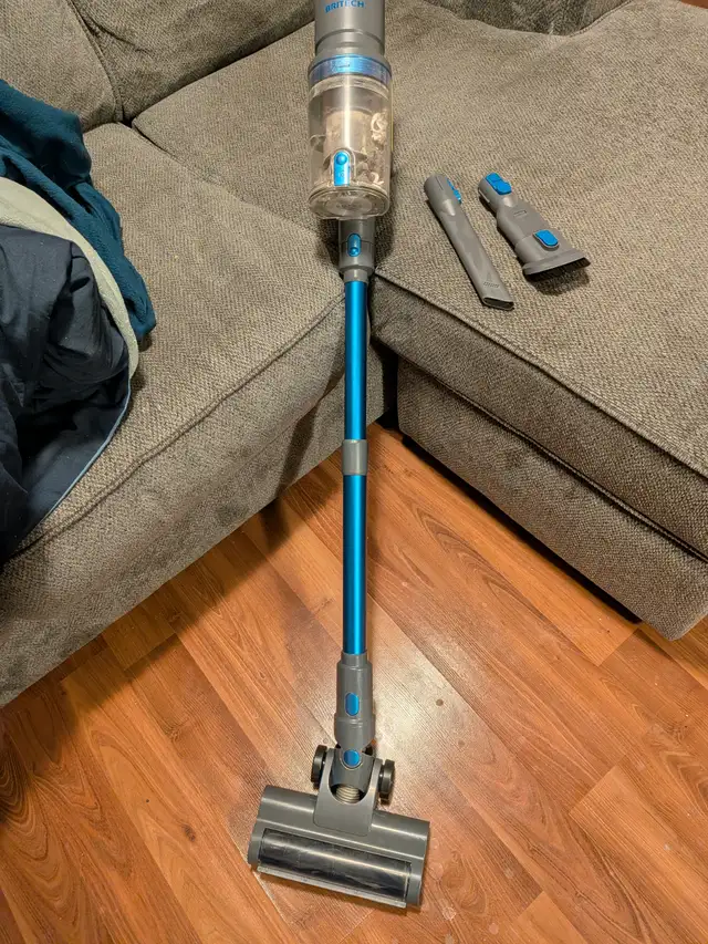 Vacuum cleaner with boost