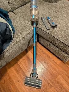 Vacuum cleaner with boost