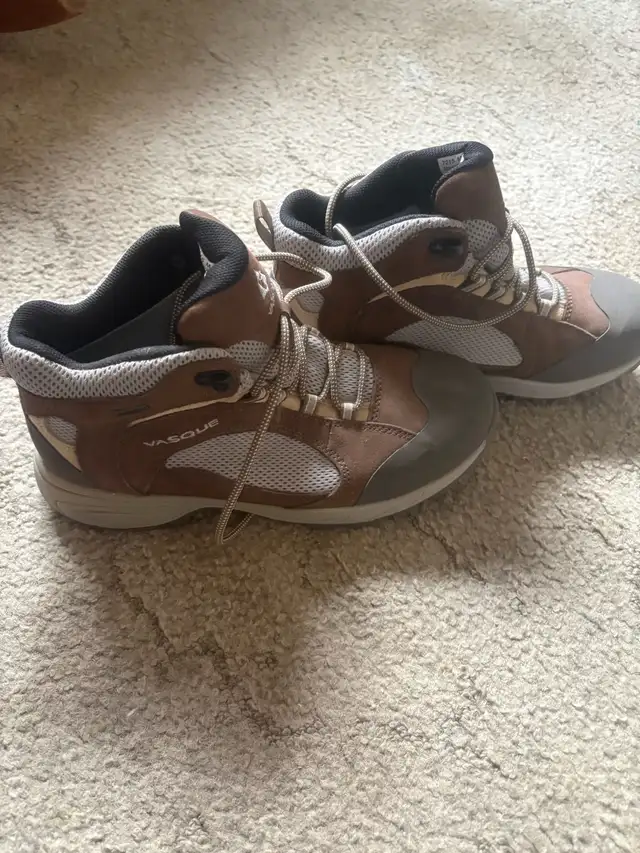 VASQUE ladies hiking boot.. - Photo 2