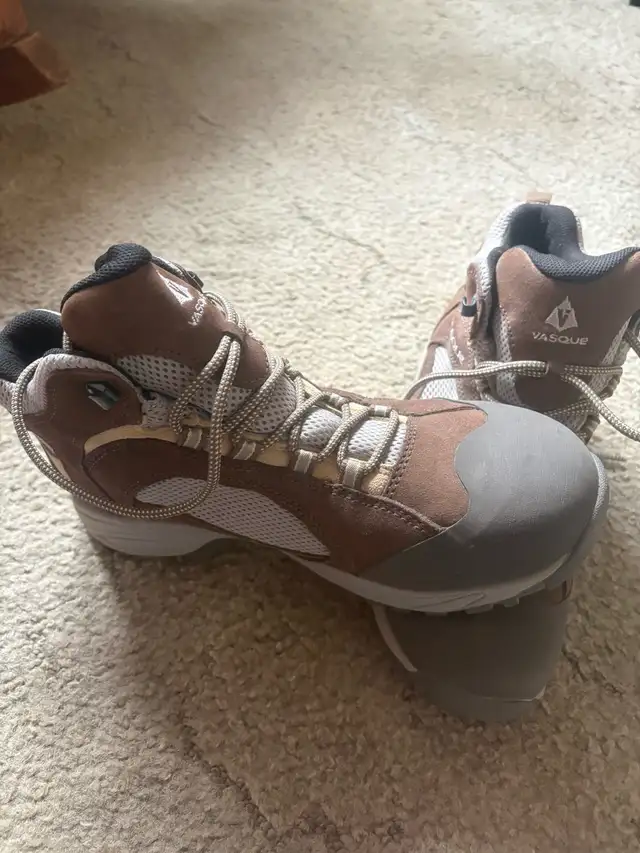 VASQUE ladies hiking boot.. - Photo 3