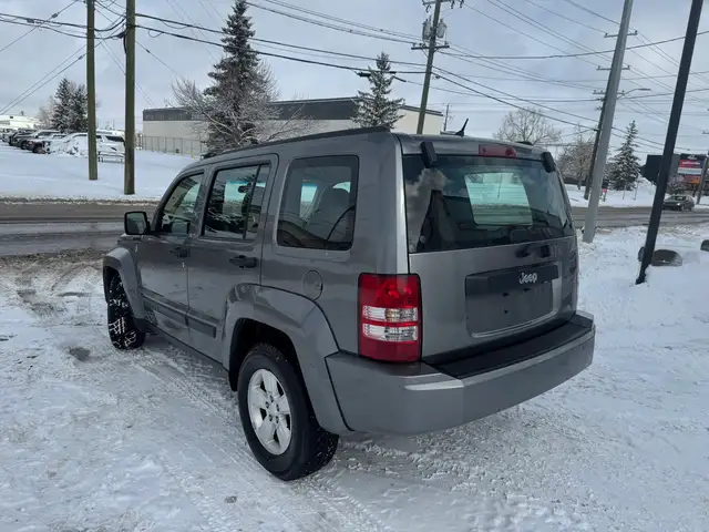 2012 Jeep Liberty Sport EXTREMELY LOW MILEAGE GREAT CONDITION - Photo 6