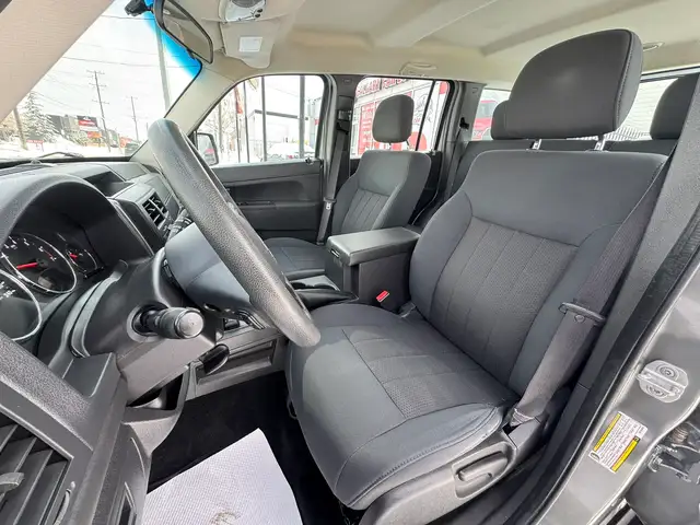 2012 Jeep Liberty Sport EXTREMELY LOW MILEAGE GREAT CONDITION - Photo 7