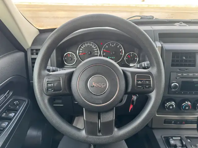 2012 Jeep Liberty Sport EXTREMELY LOW MILEAGE GREAT CONDITION - Photo 12