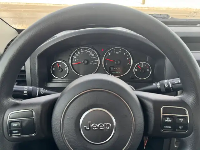 2012 Jeep Liberty Sport EXTREMELY LOW MILEAGE GREAT CONDITION - Photo 13