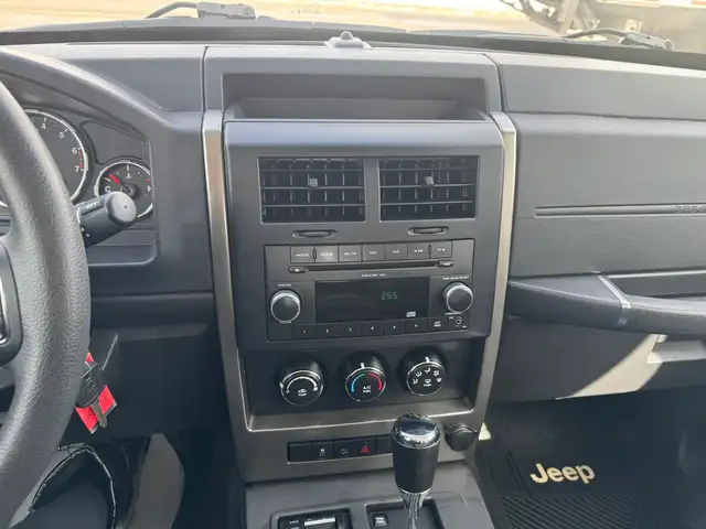 2012 Jeep Liberty Sport EXTREMELY LOW MILEAGE GREAT CONDITION - Photo 14