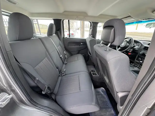 2012 Jeep Liberty Sport EXTREMELY LOW MILEAGE GREAT CONDITION - Photo 19