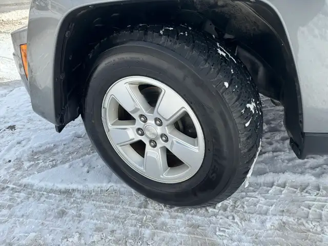 2012 Jeep Liberty Sport EXTREMELY LOW MILEAGE GREAT CONDITION - Photo 22