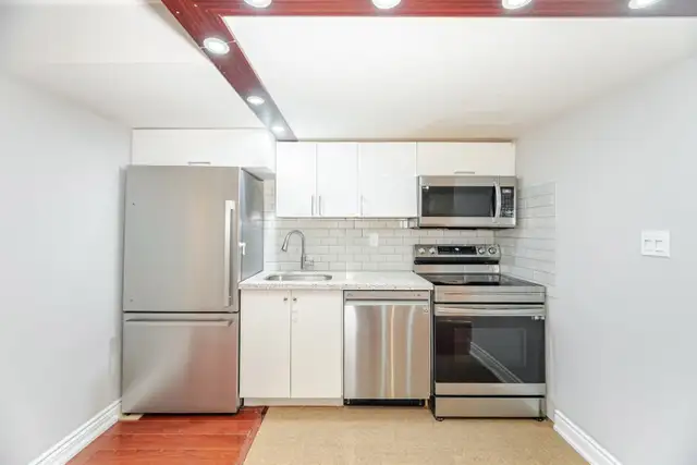 Basement Apartment at Scarborough (Inc Util) - Photo 2