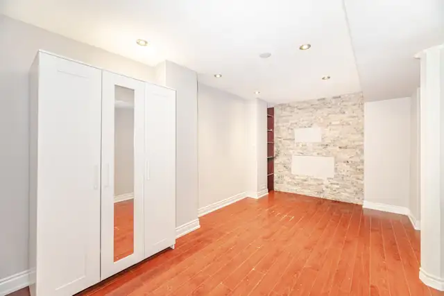 Basement Apartment at Scarborough (Inc Util) - Photo 4