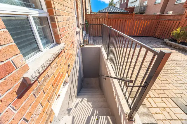 Basement Apartment at Scarborough (Inc Util) - Photo 8