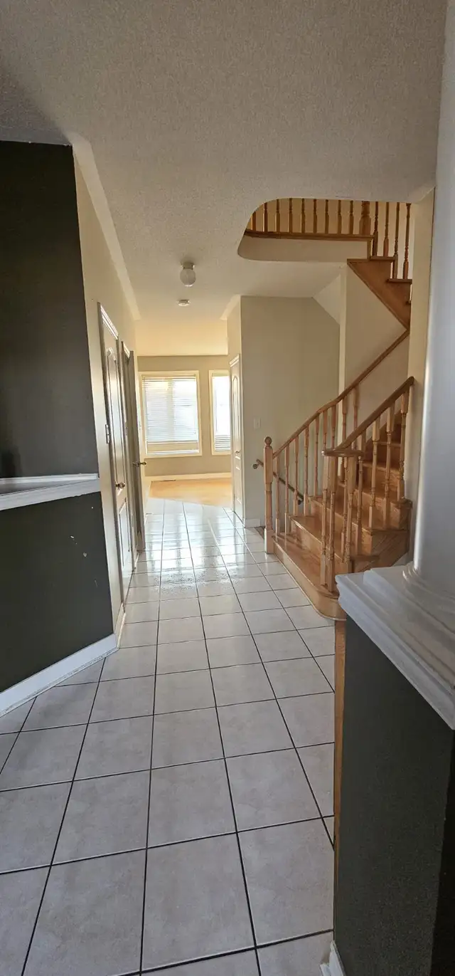FAMILY ONLY! 4 Bedroom house for rent in Brampton from May 1st - Photo 3