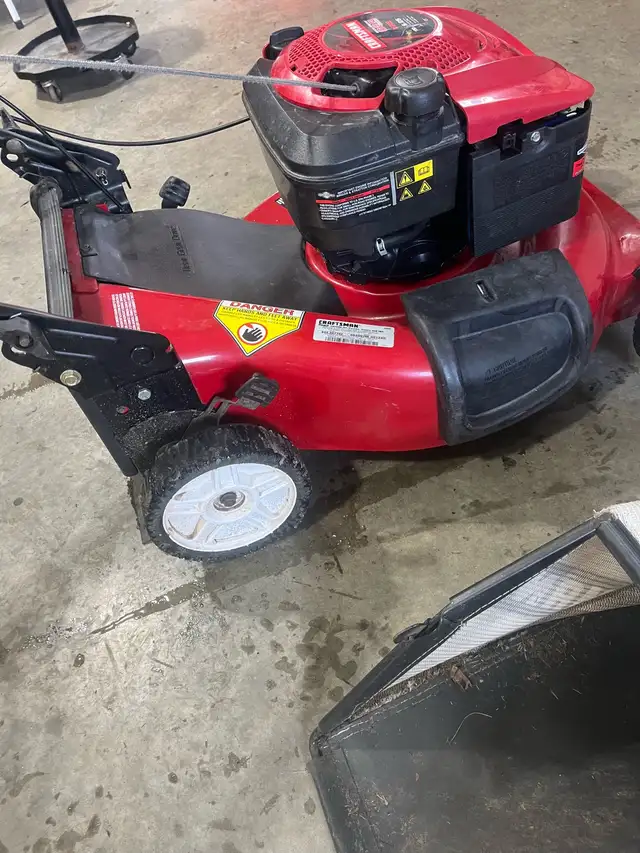 Tondeuse à traction avec sac et sortie latérale 300$ - Photo 3