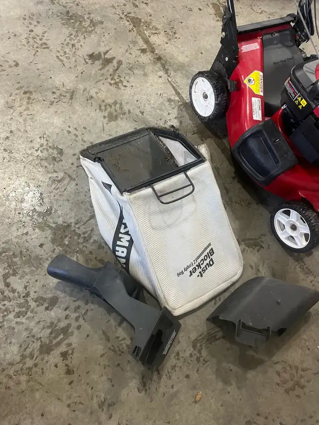 Tondeuse à traction avec sac et sortie latérale 300$ - Photo 7