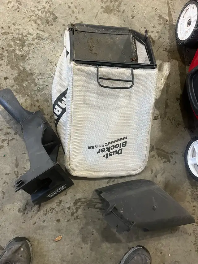 Tondeuse à traction avec sac et sortie latérale 300$ - Photo 8