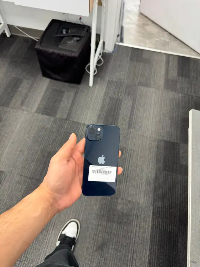 Unlocked iPhone 13 with 1 year warranty - Photo 5