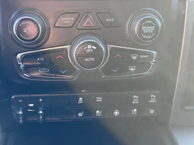 2014 RAM 1500 SPORT CREW CAB – 5.7L HEMI V8 – 4X4 - Photo 14