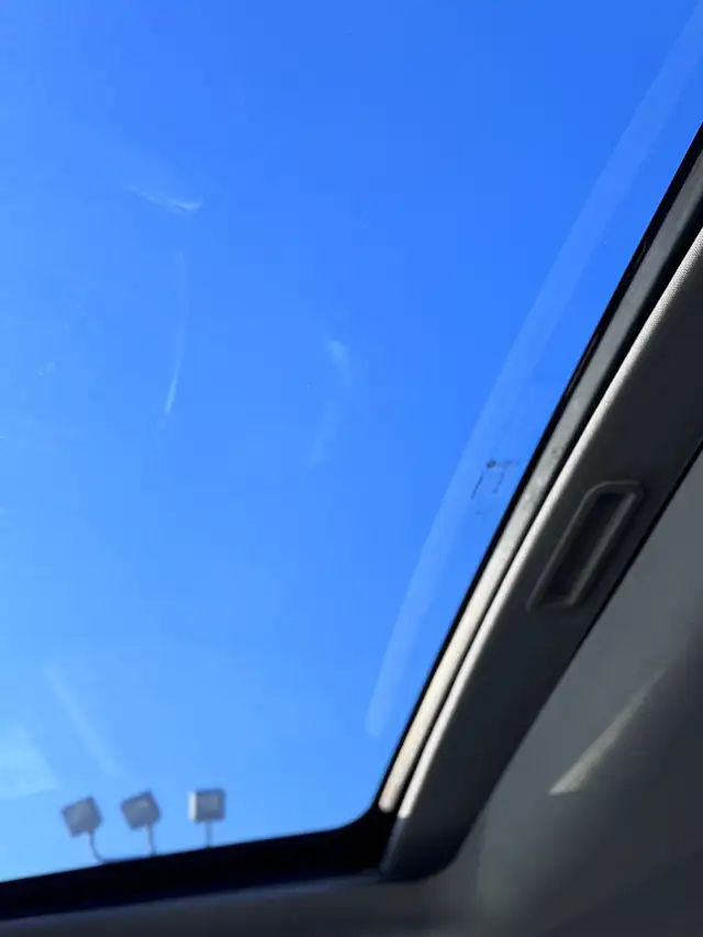 2014 RAM 1500 SPORT CREW CAB – 5.7L HEMI V8 – 4X4 - Photo 17